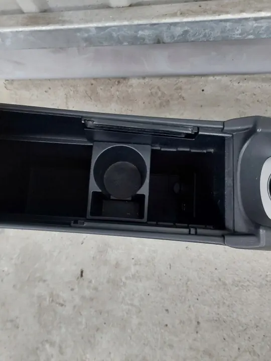 AVENSIS T27 Túnel Central Reposabrazos Set OEM image 5