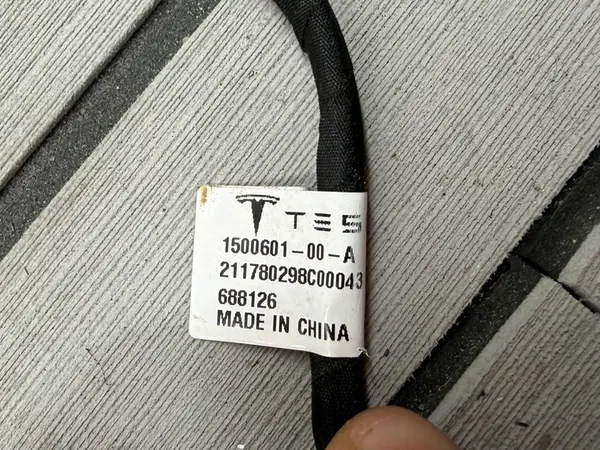 TESLA MODEL Y Elektriska Bakluckestöd Vänster & Höger image 3