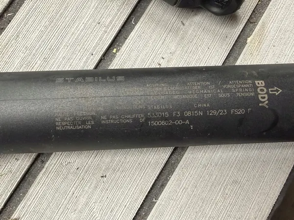 TESLA MODEL Y Elektriska Bakluckestöd Vänster & Höger image 4