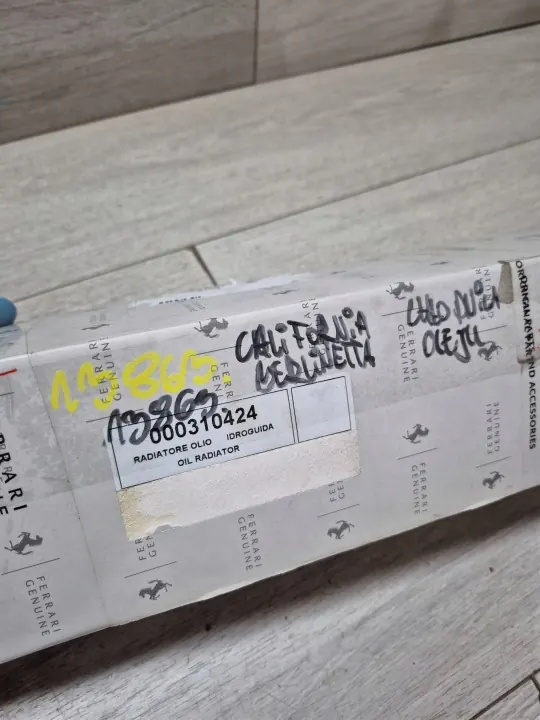 Ferrari Oliekoeler OEM 310424 - Gebruikt image 3