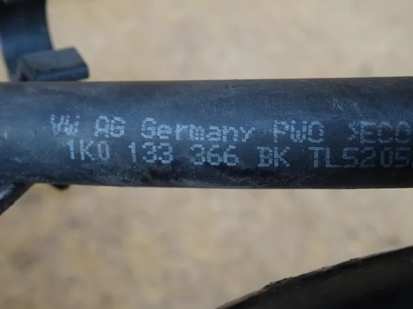 AUDI A3 8P GOLF VI 1.8 TFSI Vesiputket 1K0121109AL image 6