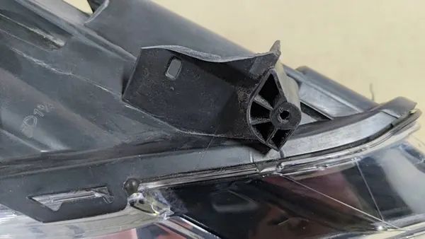 RENAULT CLIO IV LIFT Oikea Etuvalo 260100653R image 10