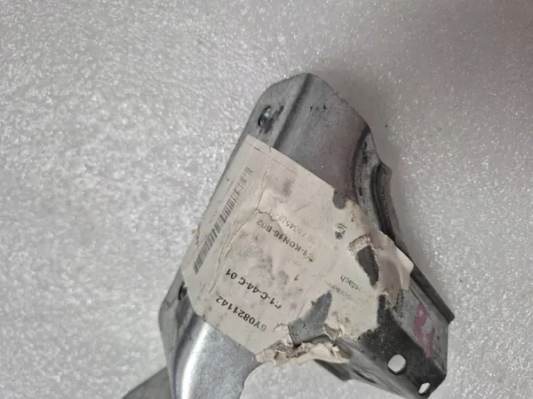 SKODA FABIA 6Y Höger Skärm Fäste 6Y0821142 OEM image 3