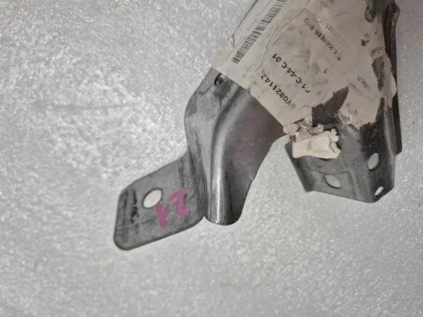 SKODA FABIA 6Y Höger Skärm Fäste 6Y0821142 OEM image 4