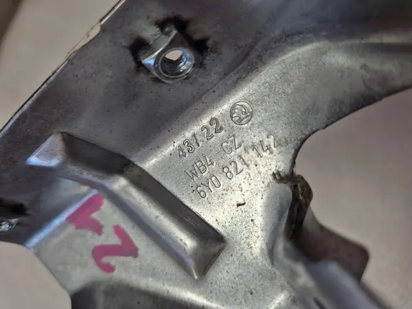 SKODA FABIA 6Y Höger Skärm Fäste 6Y0821142 OEM image 7