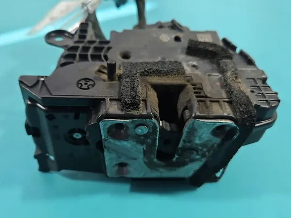 Höger Baklås 825002104R Renault Clio IV 12-20 4PIN image 2