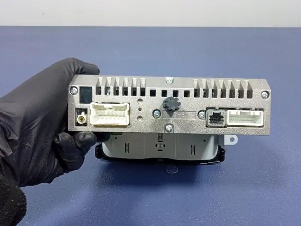 Radio & Navigation Dacia Duster I OEM 281153513R image 5