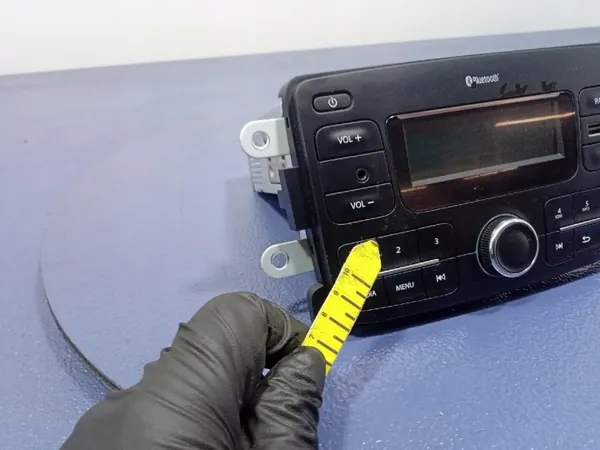 Radio & Navigation Dacia Duster I OEM 281153513R image 8