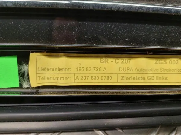Barra de techo Mercedes-Benz OEM A2076900780 - Usado image 4
