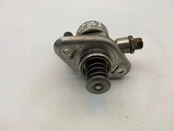 Hochdruckkraftstoffpumpe Volkswagen Tiguan Allspace 06G127028D image 3