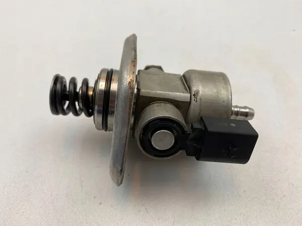 Hochdruckkraftstoffpumpe Volkswagen Tiguan Allspace 06G127028D image 5