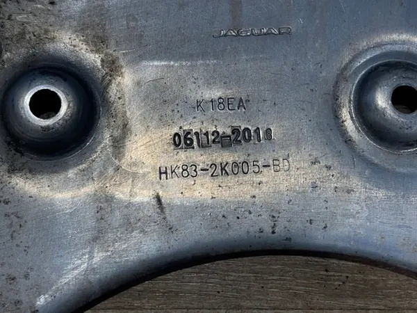 Jaguar F-Pace Etujarrukilpi OEM HK832K005BD image 3