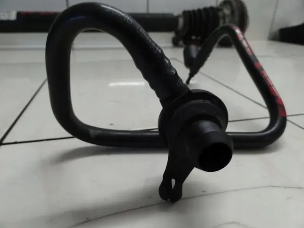 VW Caddy III Maxi 2010 2.0 TDI Vakuumslang 1K0612041GQ image 3