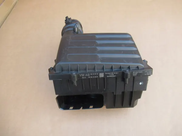 Audi Q3 83A Ilmansuodinkotelo OEM 5Q0129607AA image 3