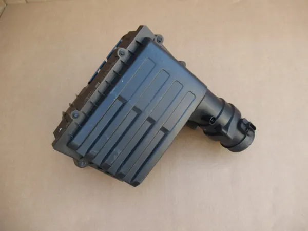 Audi Q3 83A Ilmansuodinkotelo OEM 5Q0129607AA image 6
