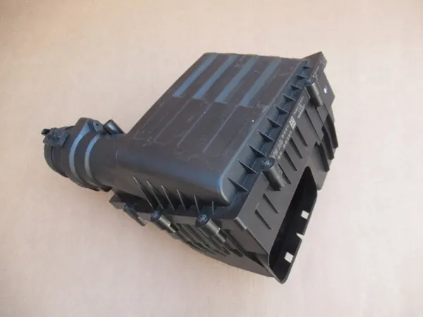 Audi Q3 83A Ilmansuodinkotelo OEM 5Q0129607AA image 7