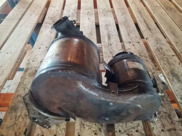 Katalysator OEM 04L131765AR för VW Touran 2.0L Diesel image 2
