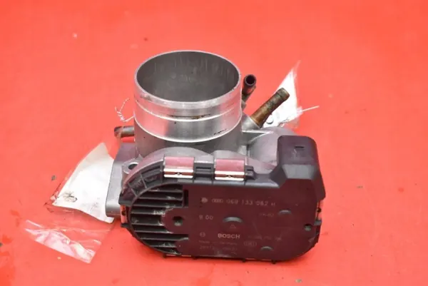 Kaasutin OEM 06B133062H Audi A4 B6 2.0:lle image 2