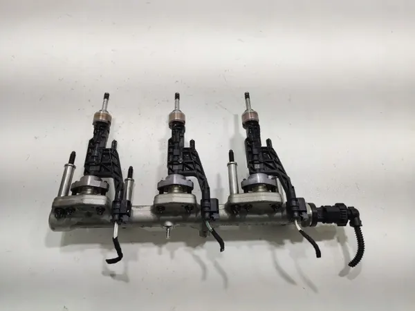 OEM 8665631 Rail d'injection BMW 2 Active Tourer 1.5 Hybride image 3