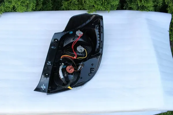 Luz trasera izquierda Chevrolet Aveo 2011 95470358 image 3