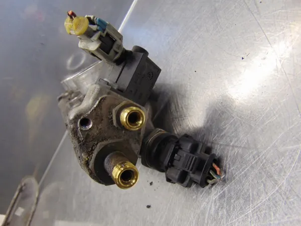 OEM 0261555017 Rail Inyección con Sensores Alfa image 4