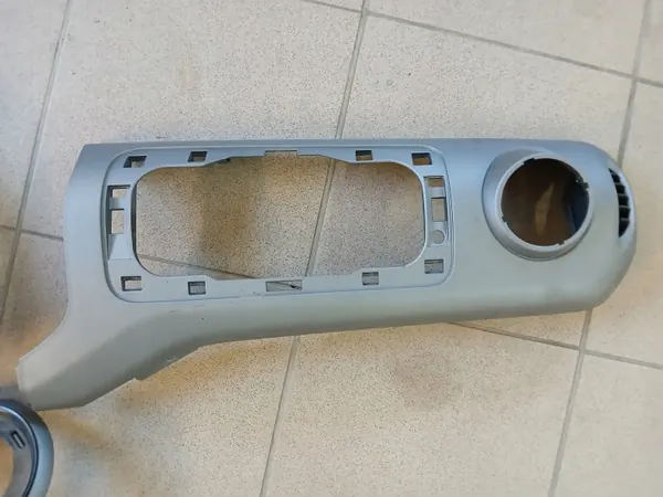 OEM PARTNER BERLINGO III Cache Console Airbag Occasion image 3