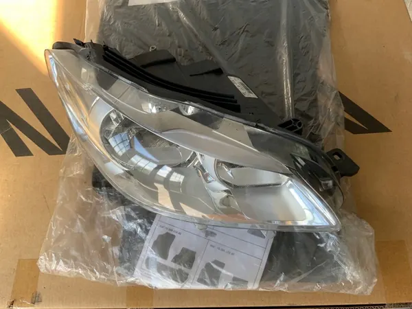 Faros Derecho Peugeot 301 9675138980 image 3