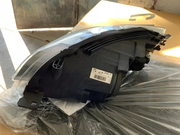 Faros Derecho Peugeot 301 9675138980 image 4