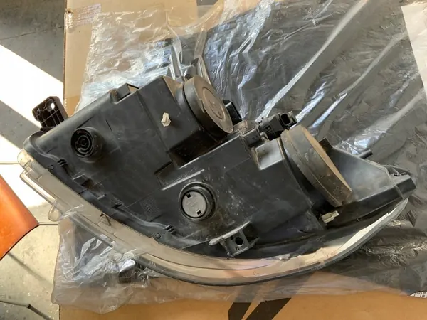 Faros Derecho Peugeot 301 9675138980 image 6