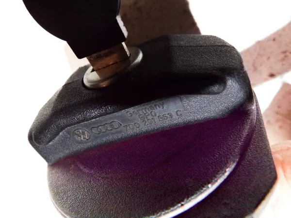 VW Tankklappe OEM 7D0201553C - Gebraucht image 3