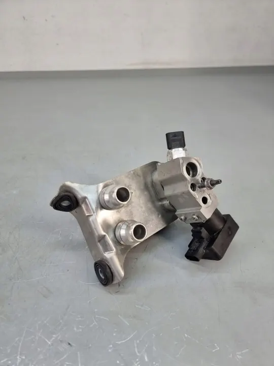 Mercedes-Benz A2438301500 Secador de aire A/C - Usado image 3