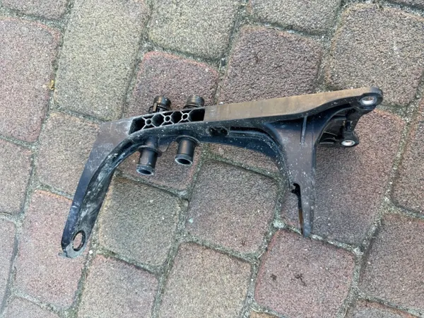 Support Radiateur VW Audi OEM 3WA121093H Montage image 2