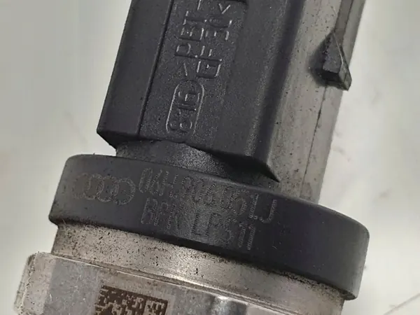 Sensor de pressão de combustível VW Porsche 06H906051J image 4