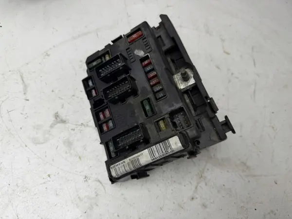 Caixa de fusíveis OEM 9641258080 para Citroën C5 II 2.2L Diesel image 2