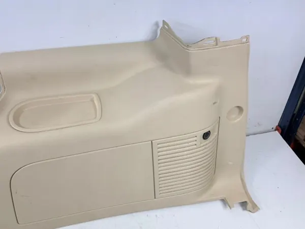 OEM 11GM305A Moldura Maletero Derecho Cadillac Escalade image 4