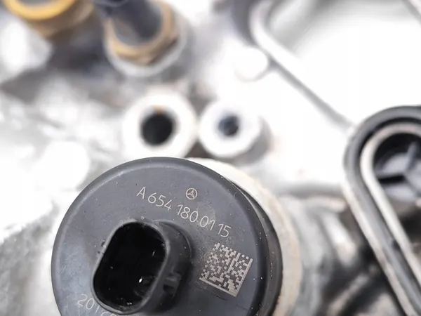 Oljefilterfäste Mercedes-Benz C-Class C 220 D Diesel 2021 image 6