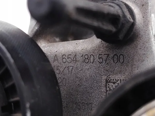 Oljefilterfäste Mercedes-Benz C-Class C 220 D Diesel 2021 image 7