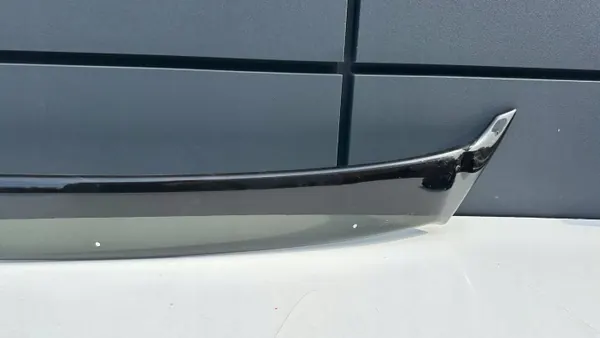 Isuzu D-Max Etukonepelti hila OEM 586761435 image 3