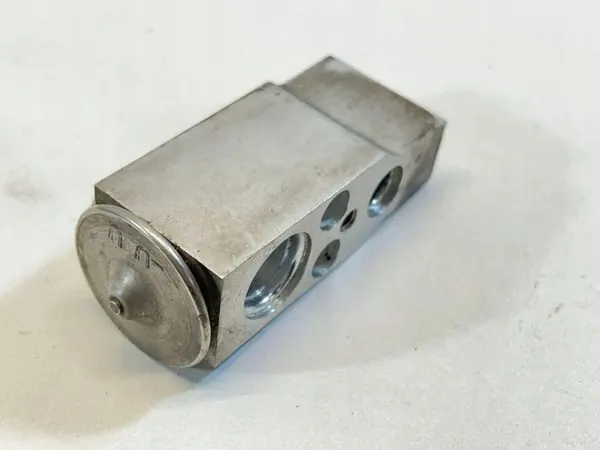 Mitsubishi OE 7810A126 AC Expansionsventil image 2