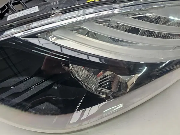 Vasen etuvalaisin Renault Scenic III 260606760R image 3