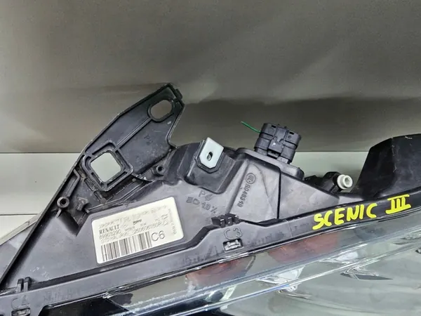 Vasen etuvalaisin Renault Scenic III 260606760R image 7