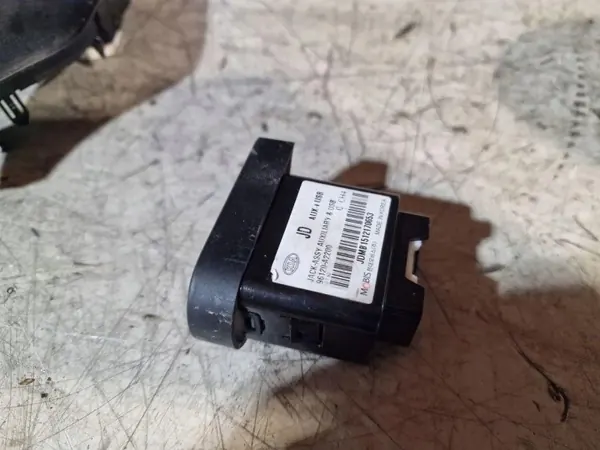 USB-port OEM 96120A2200 för Kia Cee'd JD 1.6L Diesel image 3