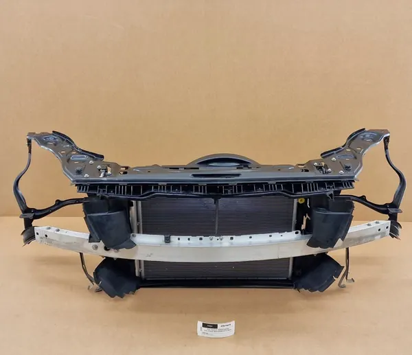 Voorkoeler Mercedes W212 E500 E400 CLS C218 image 2