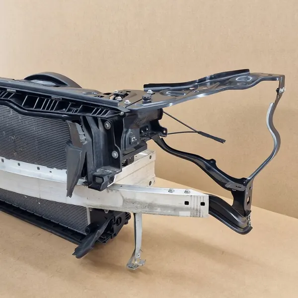 Voorkoeler Mercedes W212 E500 E400 CLS C218 image 4