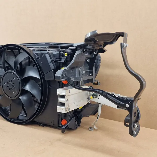 Voorkoeler Mercedes W212 E500 E400 CLS C218 image 6