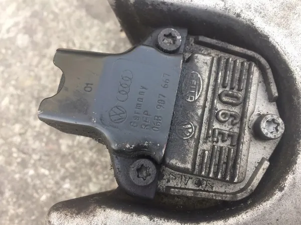 AUDI A4 B7 A6 C6 2.0 TFSI Oljetank 06B103601CG image 6