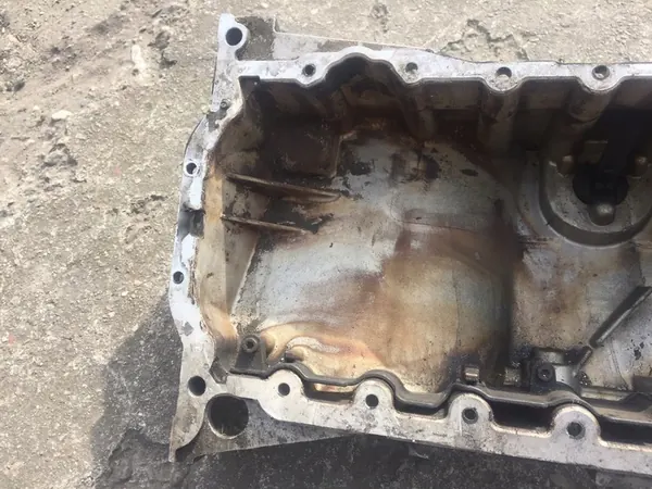 AUDI A4 B7 A6 C6 2.0 TFSI Oljetank 06B103601CG image 8