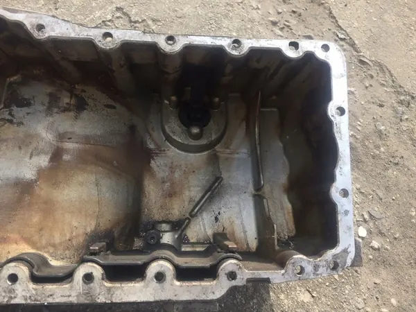 AUDI A4 B7 A6 C6 2.0 TFSI Oljetank 06B103601CG image 9