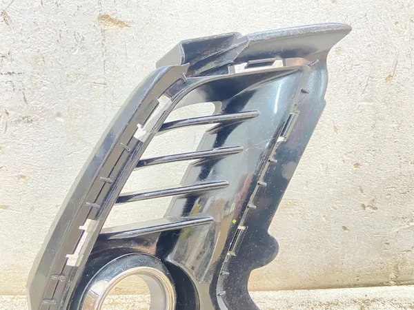 Rejilla delantera derecha Hyundai Elantra VI 86564-F2310 image 2