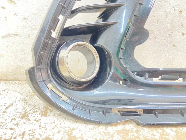 Rejilla delantera derecha Hyundai Elantra VI 86564-F2310 image 3